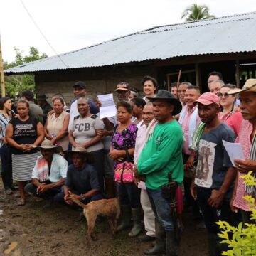 Reclamantes de tierras reciben sus predios luego de 10 años de lucha en Urabá