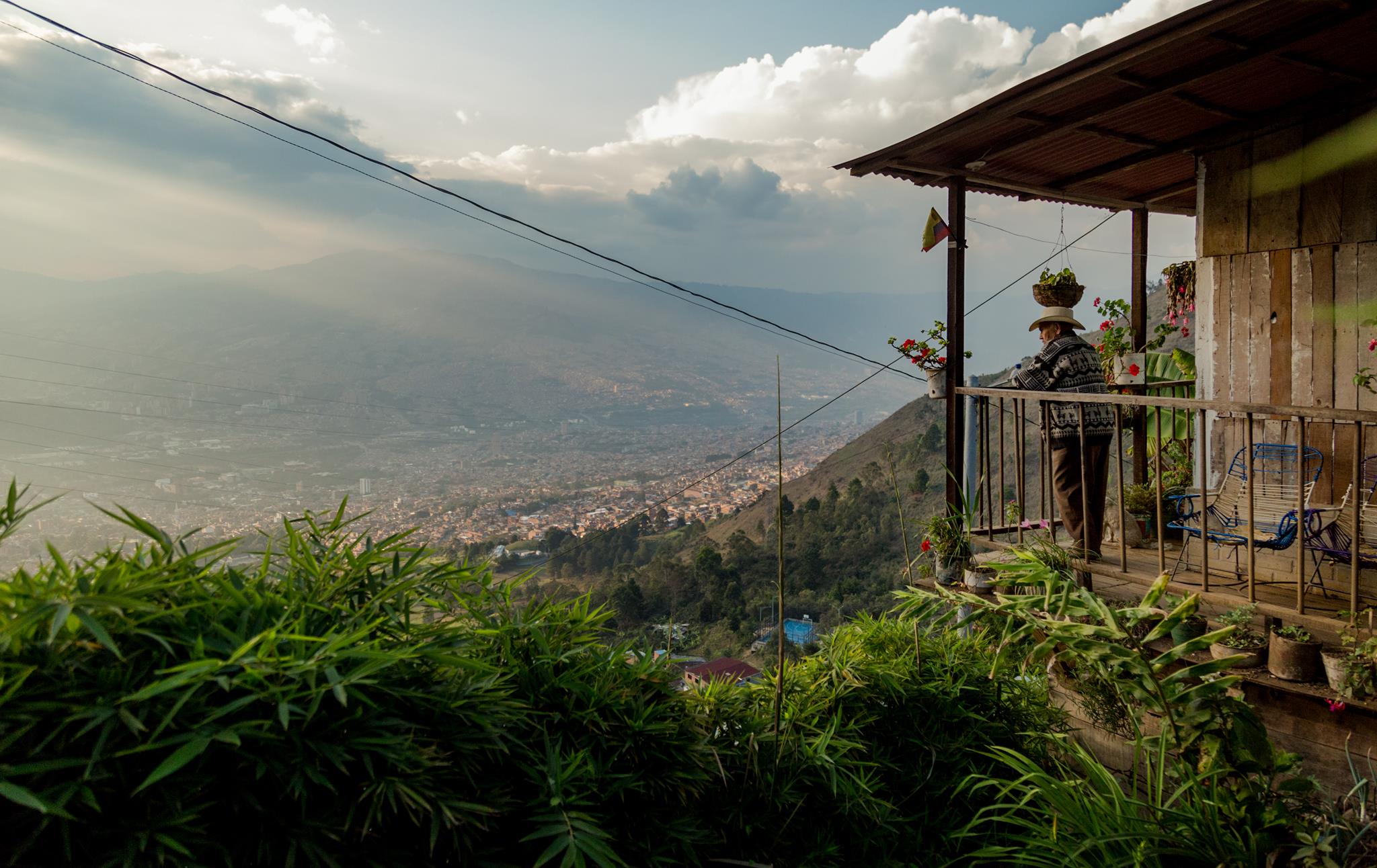 Departamento Administrativo de Planeación DAP de Medellín NIEGA Legalización de los barrios de la parte alta de la Comuna 8